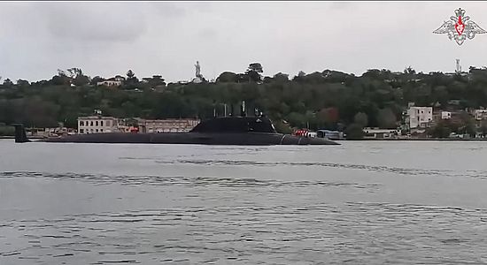 Атомный подводный ракетный крейсер «Казань» в порту Гаваны. Скриншот кадра видео Минобороны России